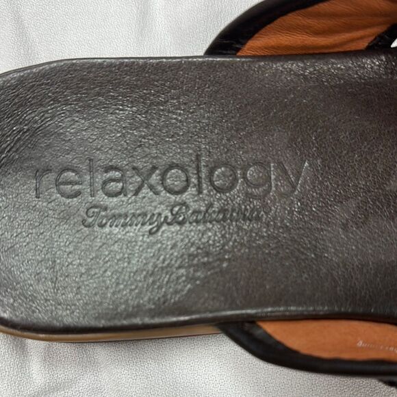 Tommy Bahama Black Sandals Classic Thong Design